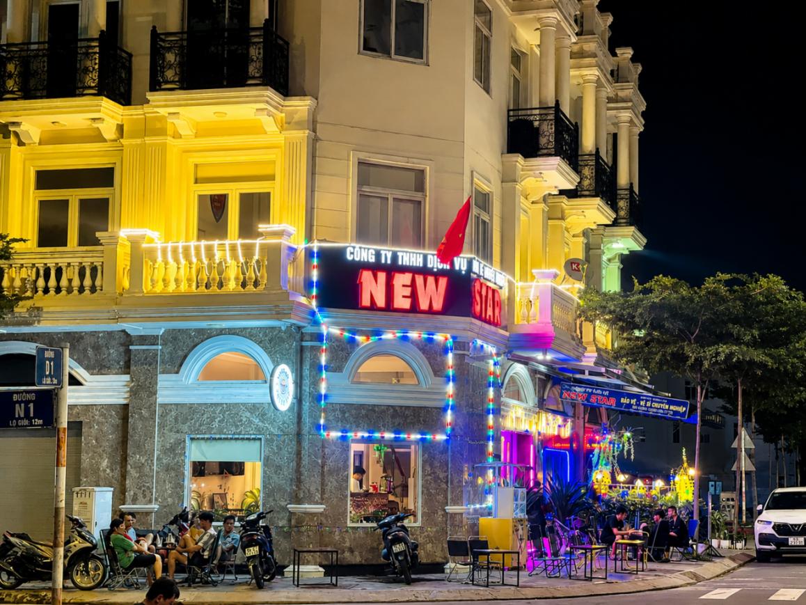 Văn phòng cho thuê 100m², 2 tầng, nội thất cao cấp, an ninh 24/7, giá 15 triệu/tháng, Đường 5 - Icon Central, Dĩ An