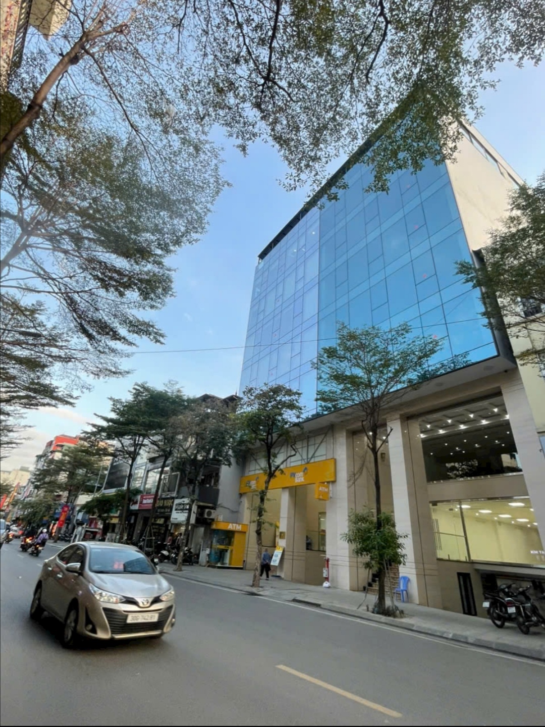 Bán toà nhà Văn Phòng 9 tầng mặt phố Khâm Thiên Dt 310m2 Mt 11m. Giá 195 tỷ