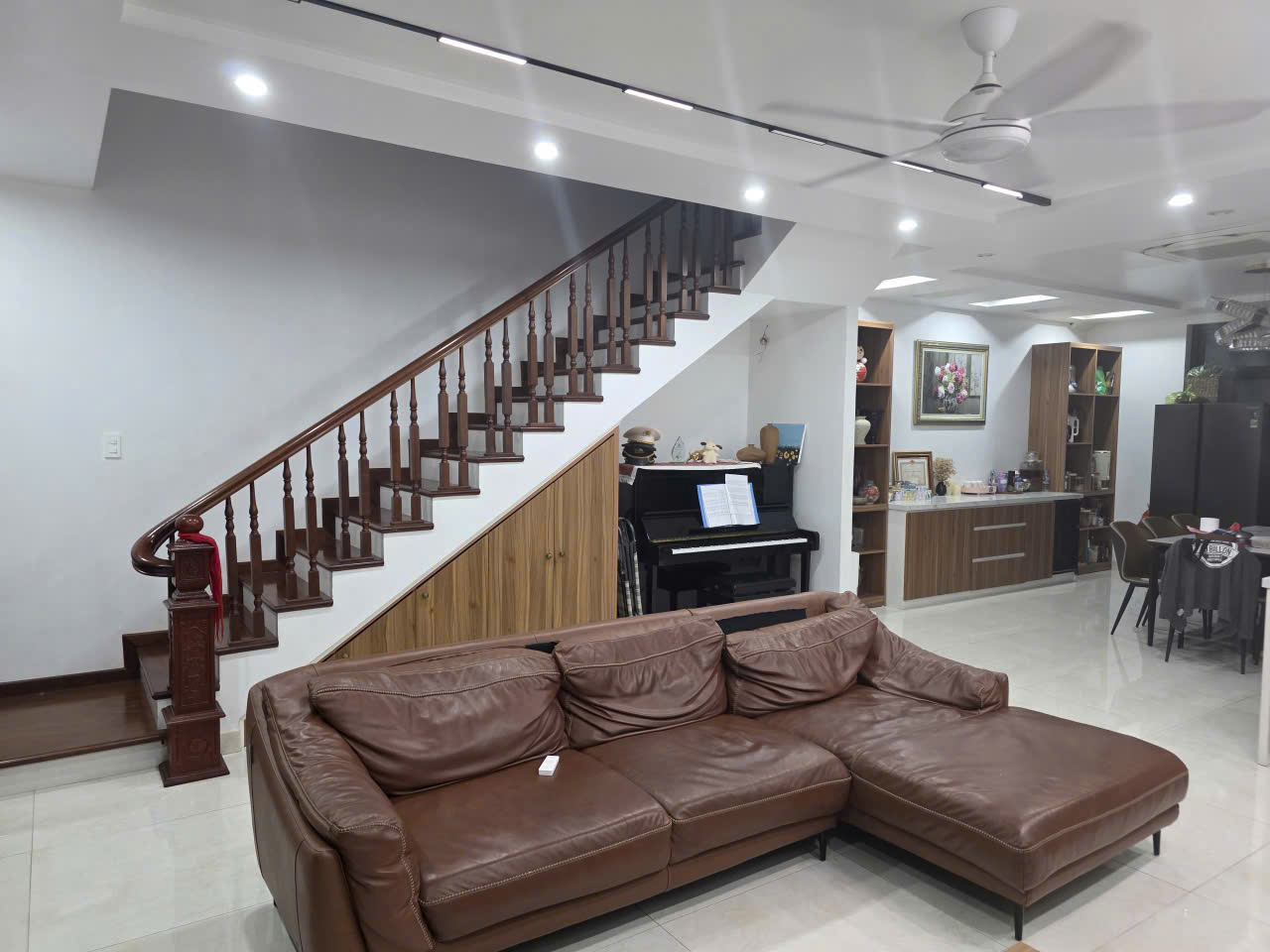 Bán nhà chính chủ - Hoàn thiện full nội thất - Quang Minh Green City - 90m2 - 3 tầng