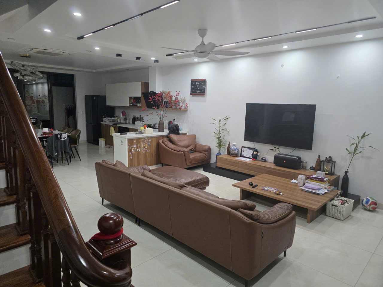 Bán nhà chính chủ - Hoàn thiện full nội thất - Quang Minh Green City - 90m2 - 3 tầng