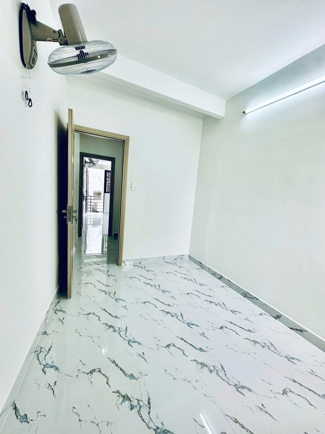 Nhà mới 1 lầu/2PN hẻm 136 Nguyễn Thị Tần P2Q8 đối diện chợ Rạch Ông
