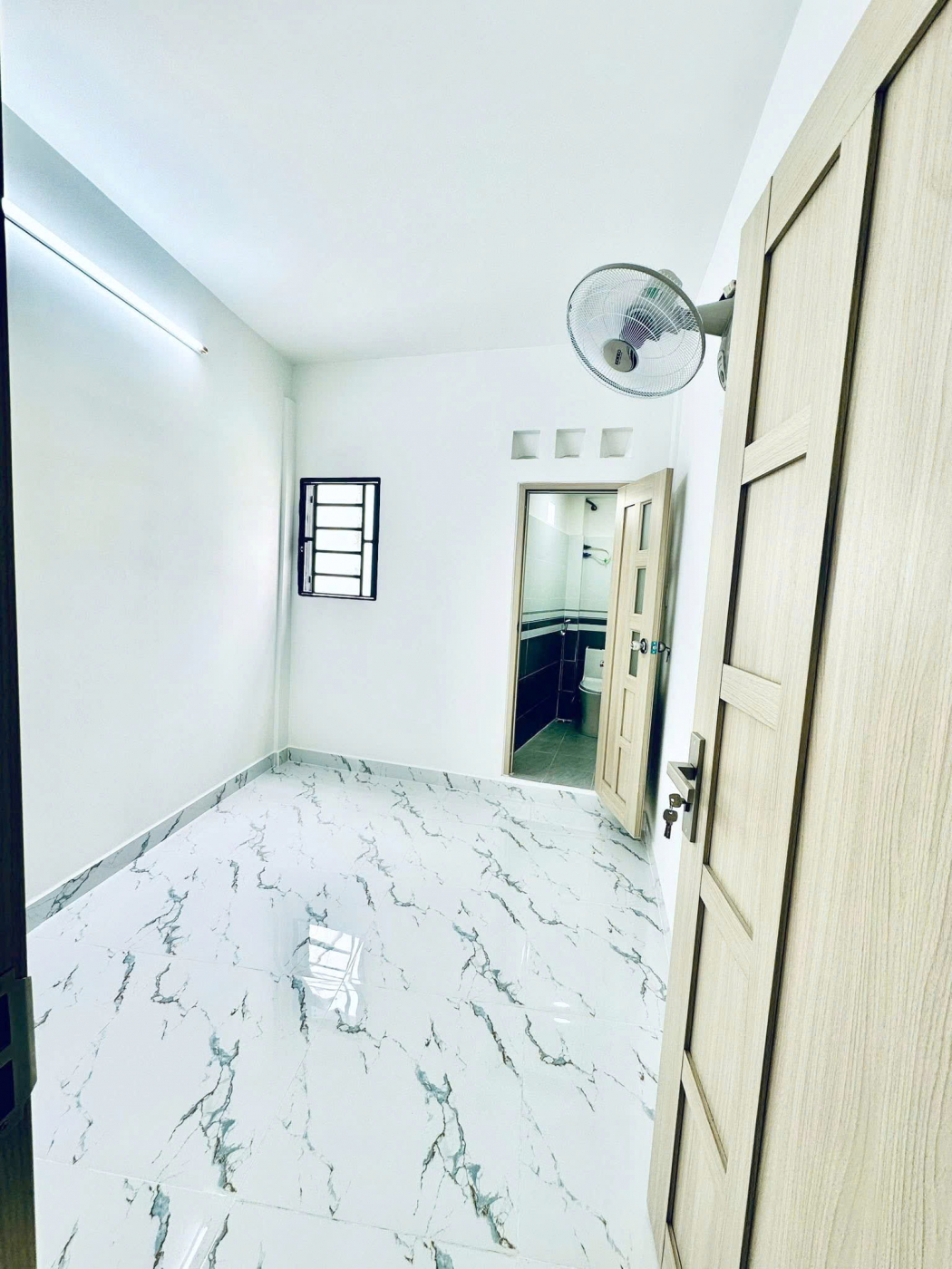 Nhà mới 1 lầu/2PN hẻm 136 Nguyễn Thị Tần P2Q8 đối diện chợ Rạch Ông