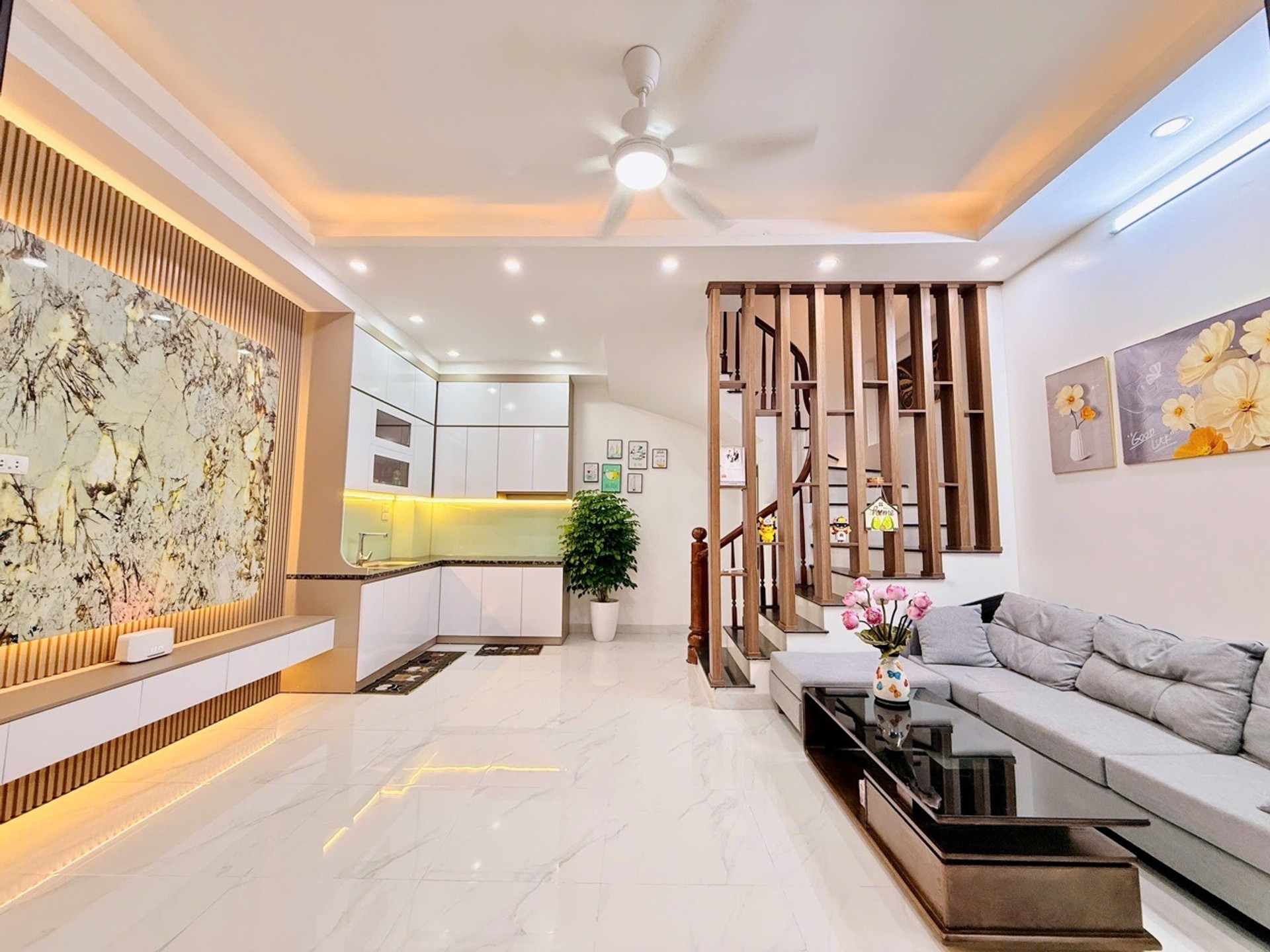 Bán nhà Mễ Trì 37m2 x 6 tầng, thang máy, ô tô đỗ cửa, gần sân Mỹ Đình - 10,x tỷ
