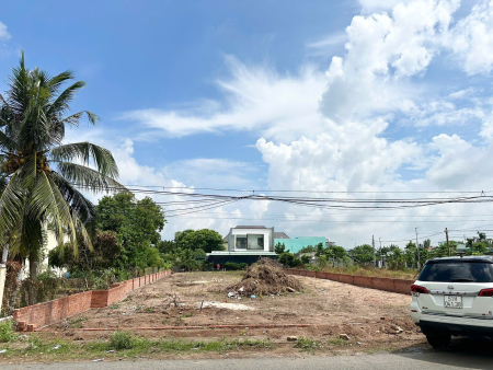 Chuyển nhượng và Bán  2 lô liền kề Mặt tiền khu trung tâm hiện hữu, mặt tiền đường Phan Đăng Lưu Phường Long Điền (2027)