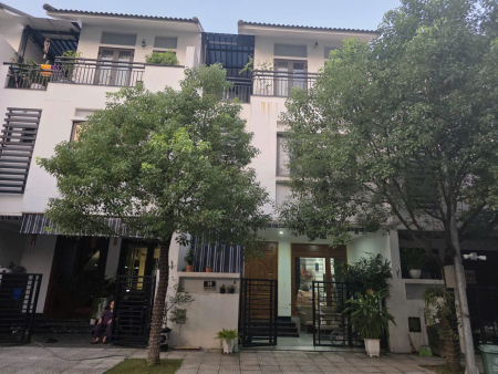 Bán nhà chính chủ - Hoàn thiện full nội thất - Quang Minh Green City - 90m2 - 3 tầng