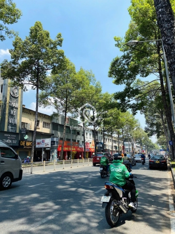 100 Đường Trần Hưng Đạo, Phường Bến Thành