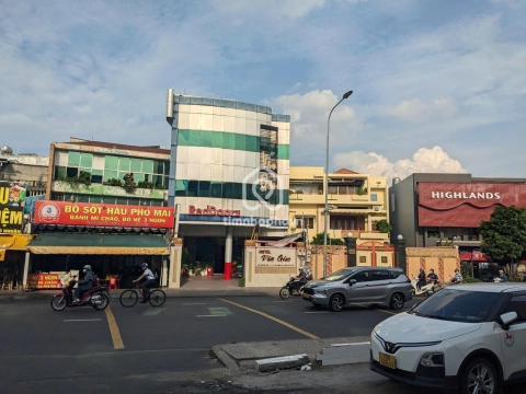 702 Đường Nguyễn Kiệm, Phường Đức Nhuận
