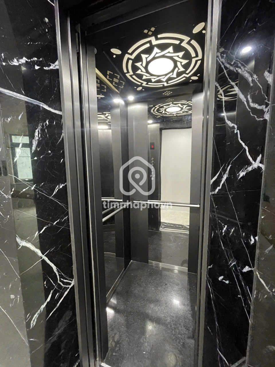 8/12 Đường Lê Thánh Tôn, Phường Sài Gòn