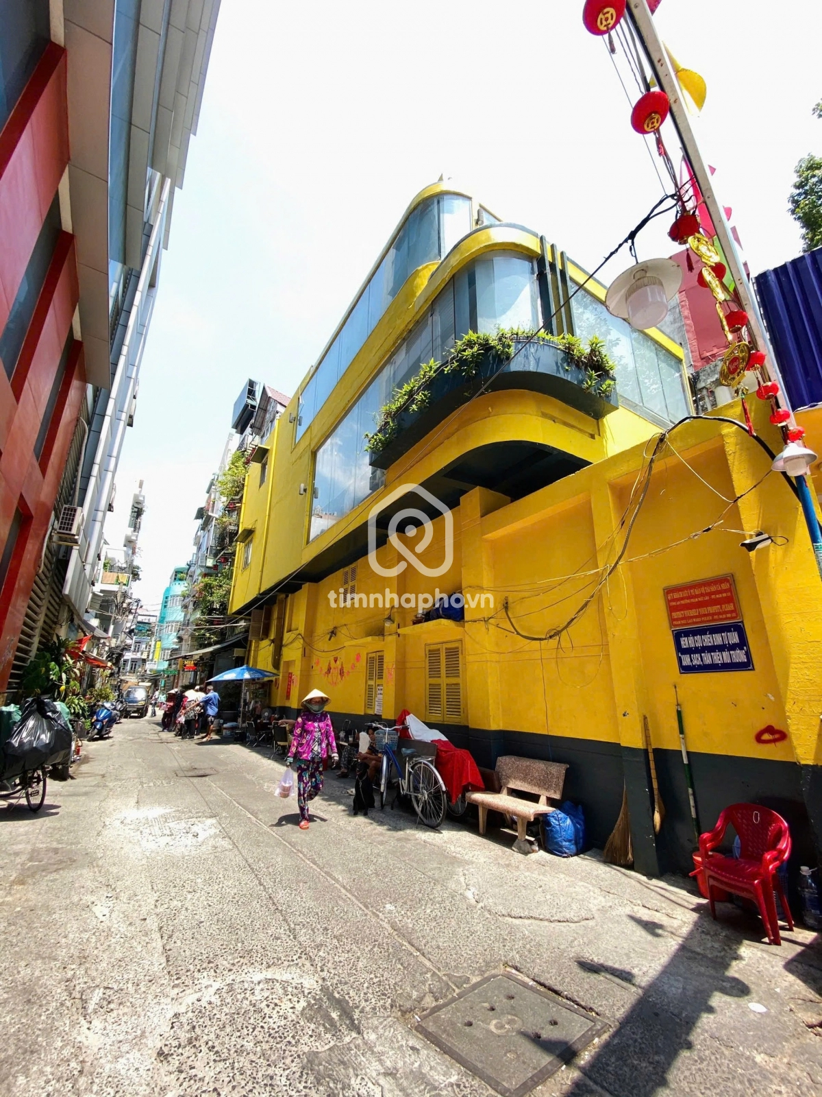 100 Đường Trần Hưng Đạo, Phường Bến Thành 100 Đường Trần Hưng Đạo, Phường Bến Thành